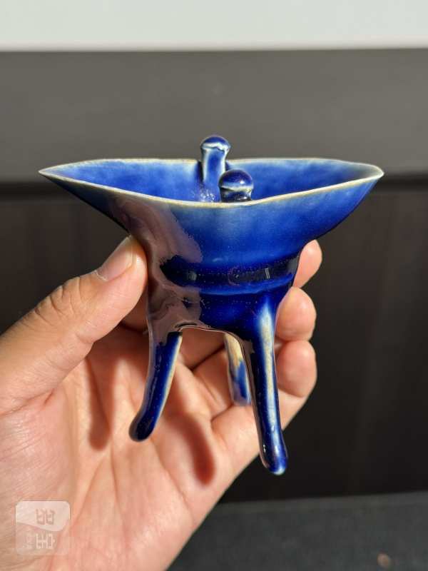 明 宝石蓝釉爵杯 - 图5